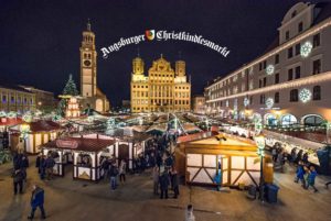 Christkindlesmarkt mit Rathaus und Perlachturm
