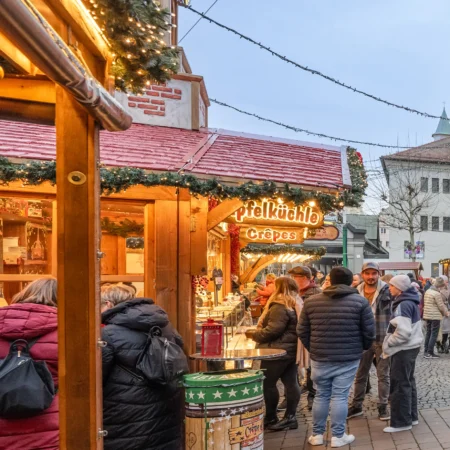 Buden mit kindgerechtem Essen und Trinken