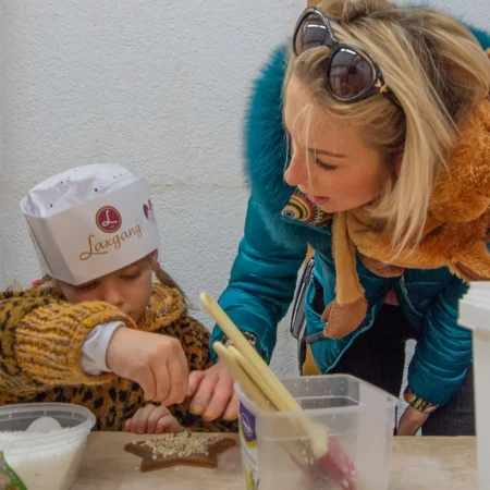 Kinderbacken am Christkindlesmarkt