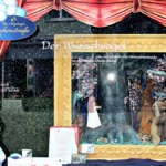 Szene aus dem Märchen der Wunschvogel in einem Schaufenster